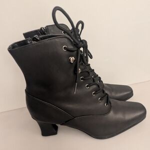 Vintage Liz Cole Nancy Black Leather Lace Up Heeled Boots. Size 6M